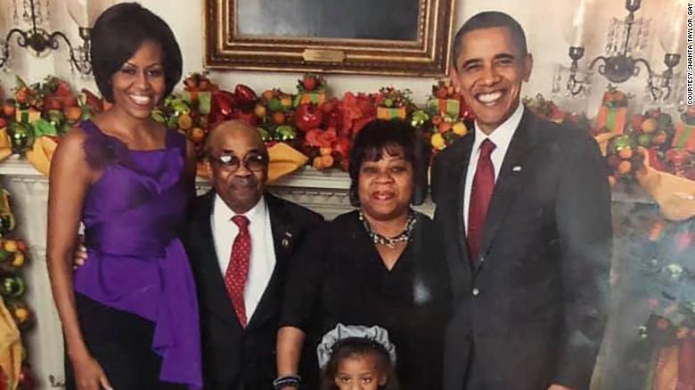   Ông Jerman cùng chụp ảnh chung với vợ chồng cựu tổng thống Mỹ Barack Obama  