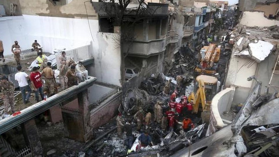   Vụ rơi máy bay ở Pakistan khiến 97 người thiệt mạng  