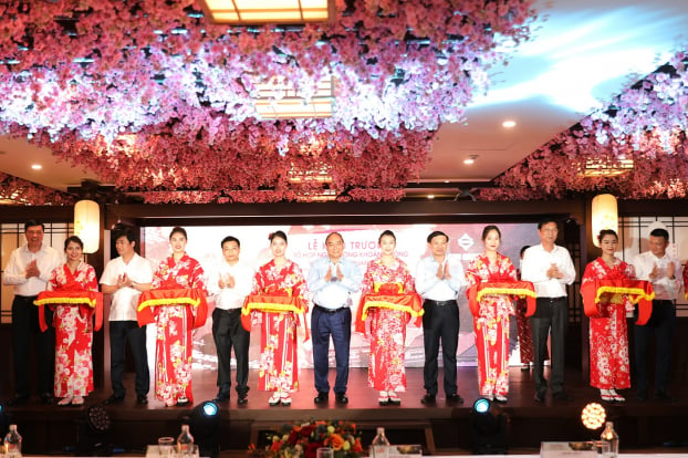   Thủ tướng Nguyễn Xuân Phúc cắt băng khánh thành dự án Yoko Onsen Quang Hanh  
