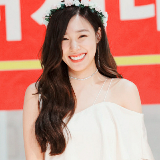 10 idol Kpop có mắt cười 'yêu nghiệt': Tiffany là nữ hoàng, mỹ nam BTS khiến fan mê mệt 0