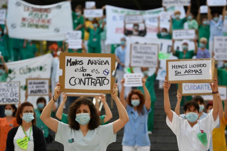   Các nhân viên y tế biểu tình ở các bệnh viện  