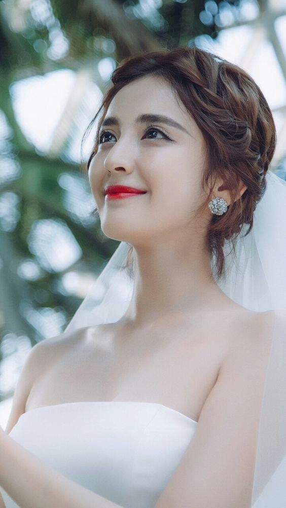 Sao nữ Hoa ngữ mặc váy cưới: Địch Lệ Nhiệt Ba đẹp kinh diễm, Dương Tử bị tố dùng thế thân 16