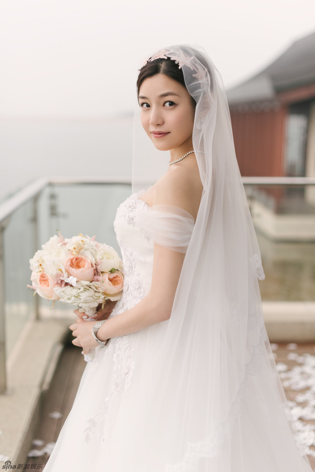 Sao nữ Hoa ngữ mặc váy cưới: Địch Lệ Nhiệt Ba đẹp kinh diễm, Dương Tử bị tố dùng thế thân 29