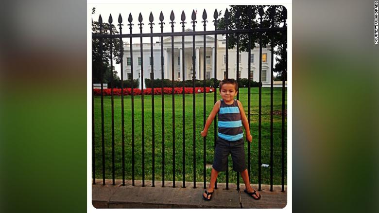   Rico chụp ảnh trước Nhà Trắng khi tròn 4 tuổi  