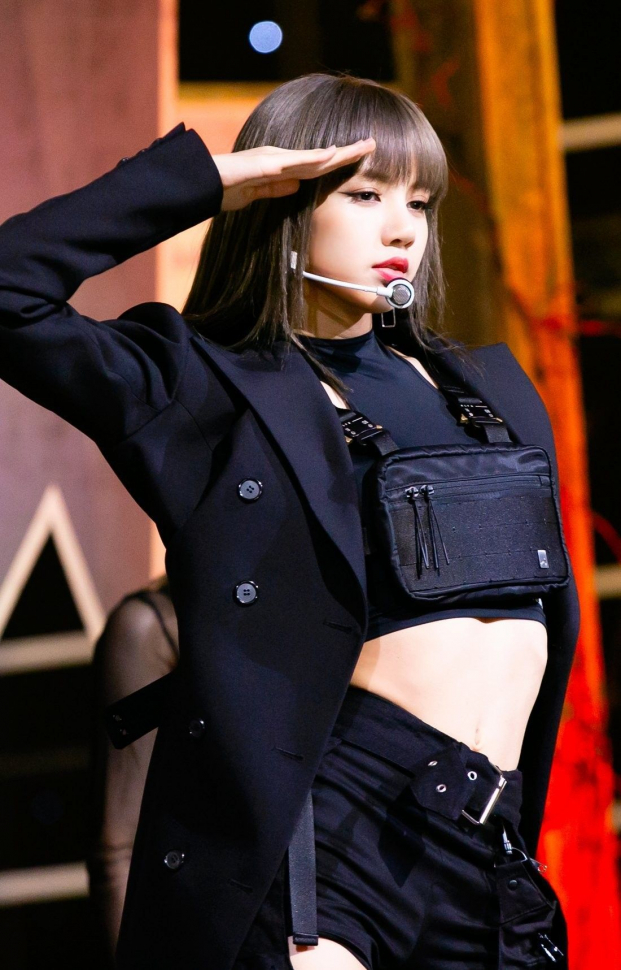 6 bộ trang phục đỉnh nhất của BLACKPINK: Jennie xuất sắc, Jisoo phong độ thất thường 21