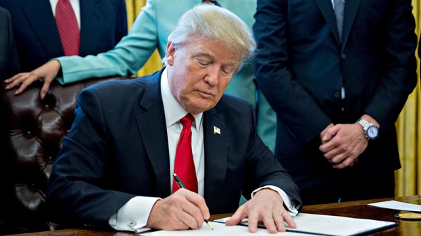  Tổng thống Donald Trump ký sắc lệnh về mạng xã hội  