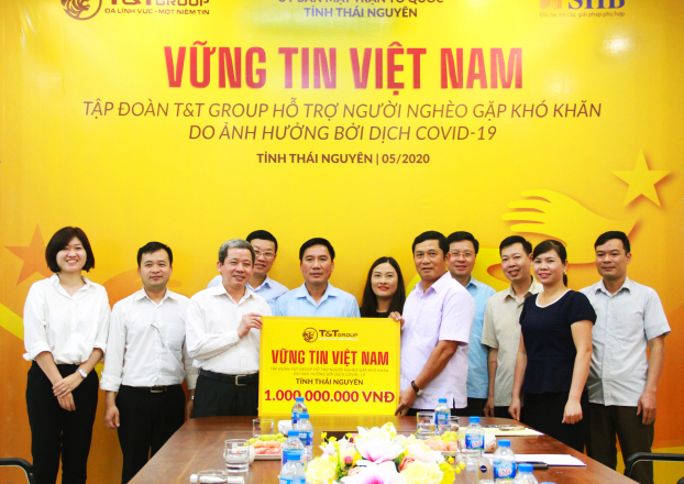   Tập đoàn T&T Group trao quà cho đại diện lãnh đạo tỉnh Thái Nguyên   