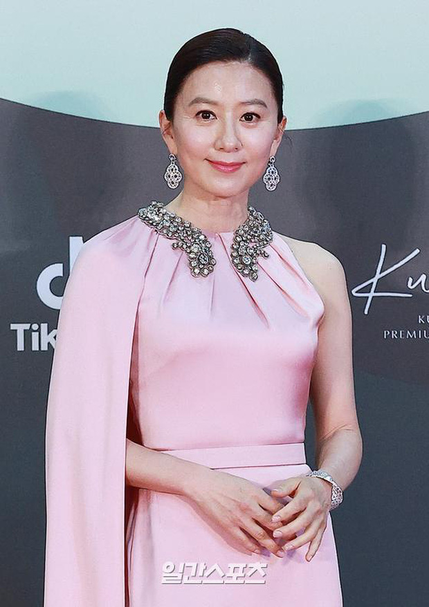   Nữ diễn viên Kim Hee Ae của Thế giới hôn nhân  