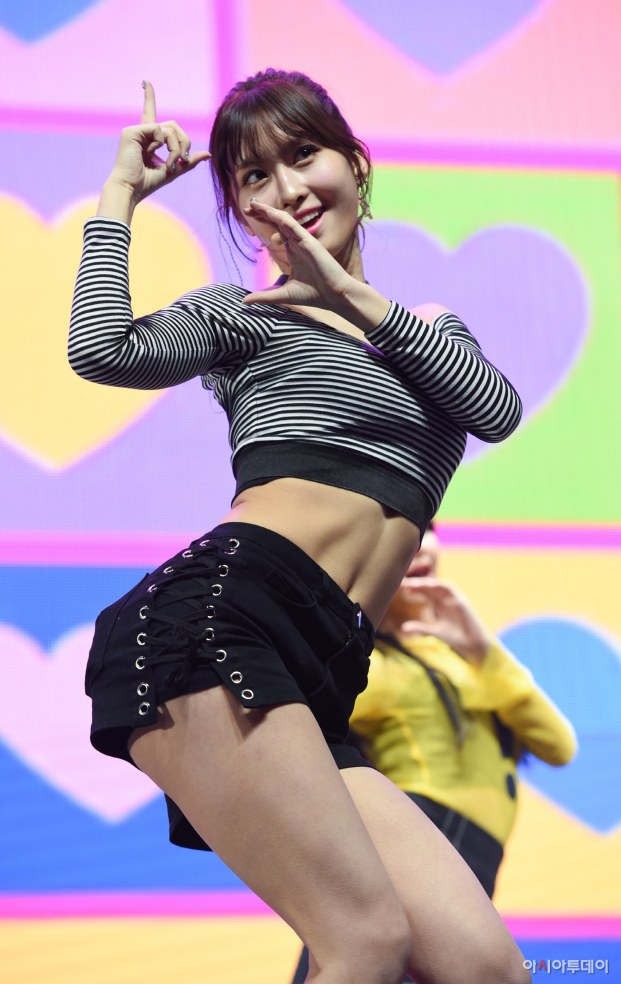 5 idol nữ có cơ bụng đẹp nhất Kpop: Lisa sexy ná thở, 'cỗ máy nhảy JYP' khiến fan ngẩn ngơ 5