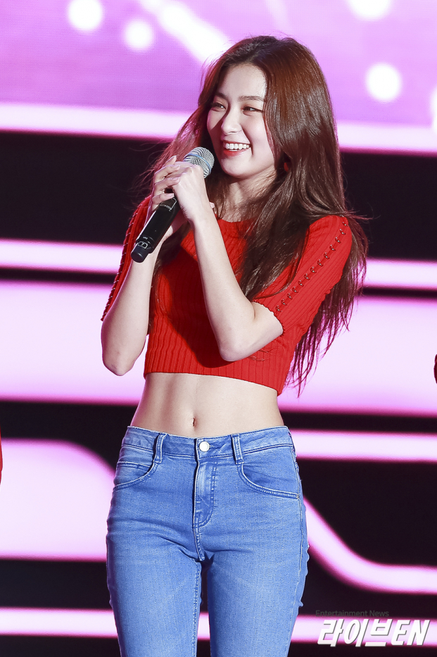 5 idol nữ có cơ bụng đẹp nhất Kpop: Lisa sexy ná thở, 'cỗ máy nhảy JYP' khiến fan ngẩn ngơ 3