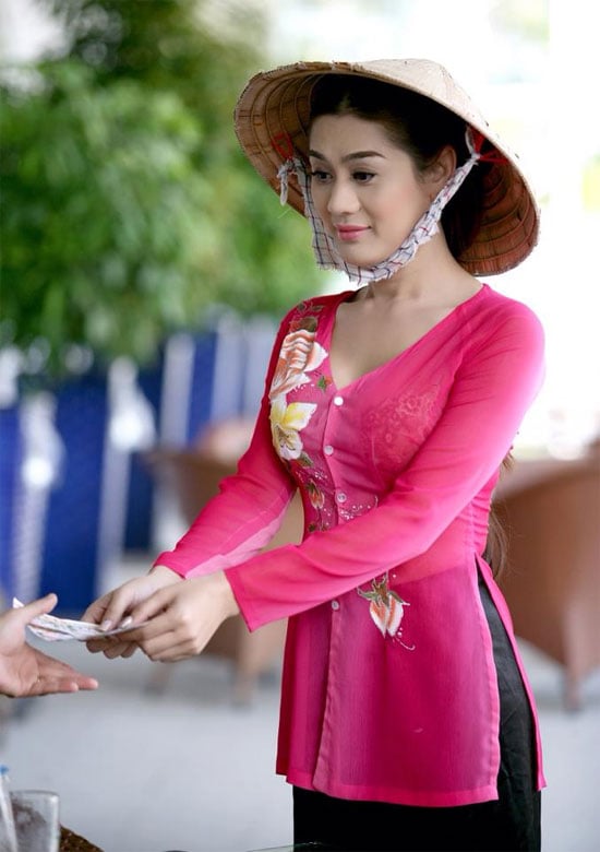 Sao Việt mặc áo bà ba: Ngọc Trinh gây thương nhớ, Lâm Khánh Chi lộ chi tiết kém duyên 10