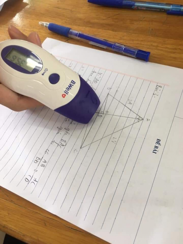   Khi bạn đi học mà quên mang thước đo độ  