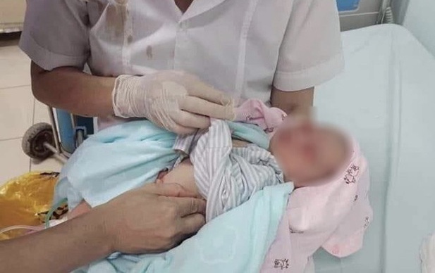 Thông tin mới nhất về vụ bé sơ sinh ở Hà Nội bị bỏ rơi dưới hố ga 0