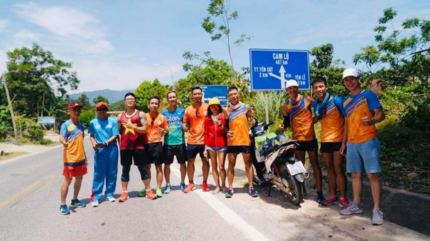 10 vận động viên chạy bộ với hành trình 'điên rồ' xuyên Việt để quyên góp hơn 1 tỉ đồng 1