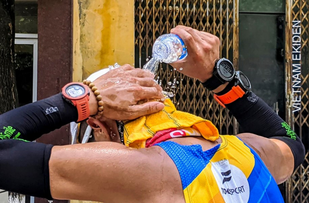 10 vận động viên chạy bộ với hành trình 'điên rồ' xuyên Việt để quyên góp hơn 1 tỉ đồng 6