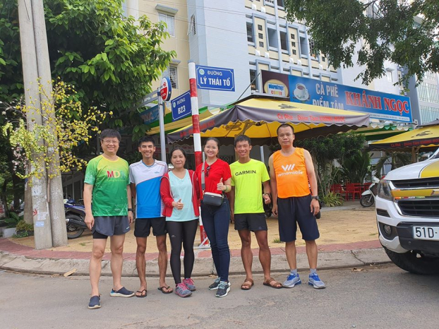 10 vận động viên chạy bộ với hành trình 'điên rồ' xuyên Việt để quyên góp hơn 1 tỉ đồng 2
