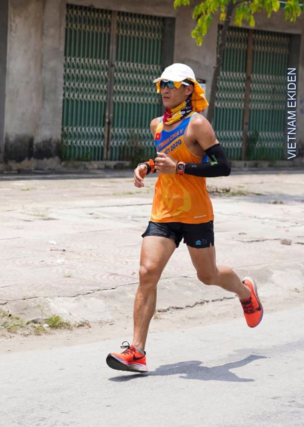 10 vận động viên chạy bộ với hành trình 'điên rồ' xuyên Việt để quyên góp hơn 1 tỉ đồng 4