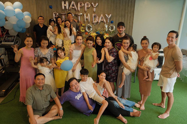 Tin tức sao Việt 22/6: Hari Won diện váy hồng hack tuổi cùng fan đón sinh nhật sớm 3