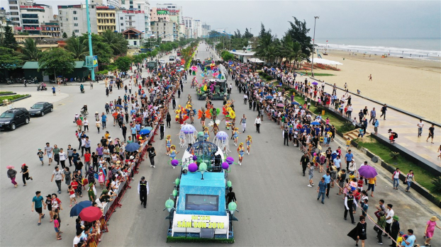 Carnival đường phố mở màn ấn tượng cho Lễ hội Du lịch biển Sầm Sơn 2020 0