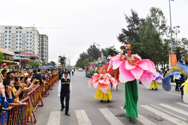 Carnival đường phố mở màn ấn tượng cho Lễ hội Du lịch biển Sầm Sơn 2020 2
