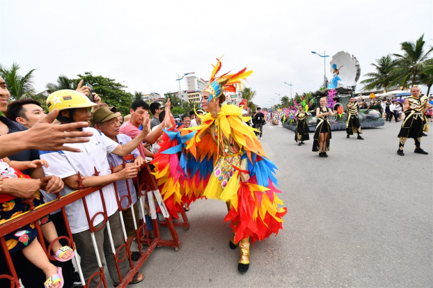 Carnival đường phố mở màn ấn tượng cho Lễ hội Du lịch biển Sầm Sơn 2020 5