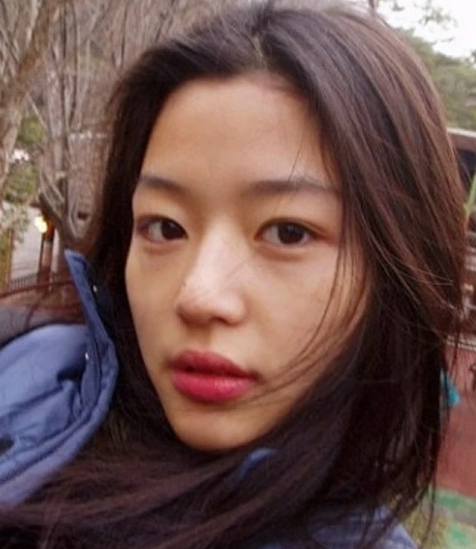 Soi nhan sắc diễn viên Hàn khi để mặt mộc: Song Hye Kyo, Son Ye Jin liệu còn xuất sắc? 17