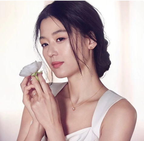 Soi nhan sắc diễn viên Hàn khi để mặt mộc: Song Hye Kyo, Son Ye Jin liệu còn xuất sắc? 16