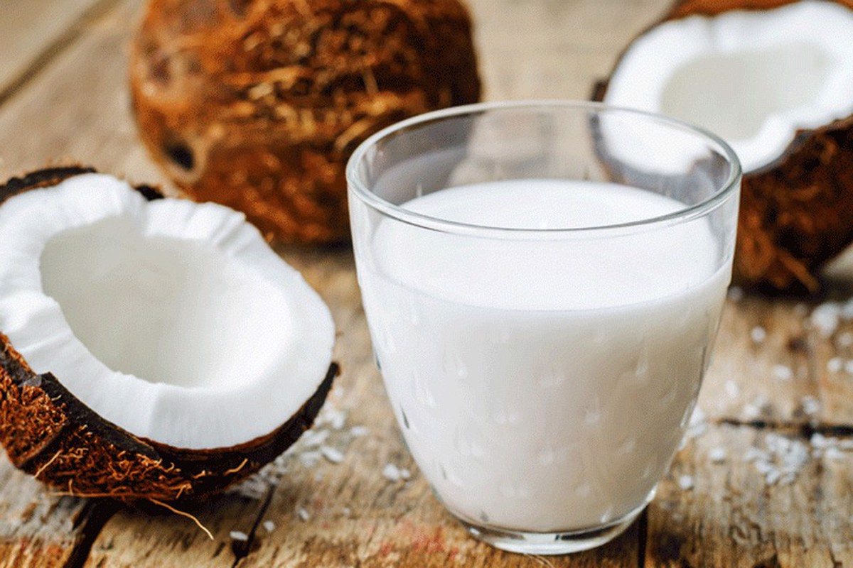   Sữa dừa kết hợp với mayonnaise sẽ rất có lợi cho tóc  