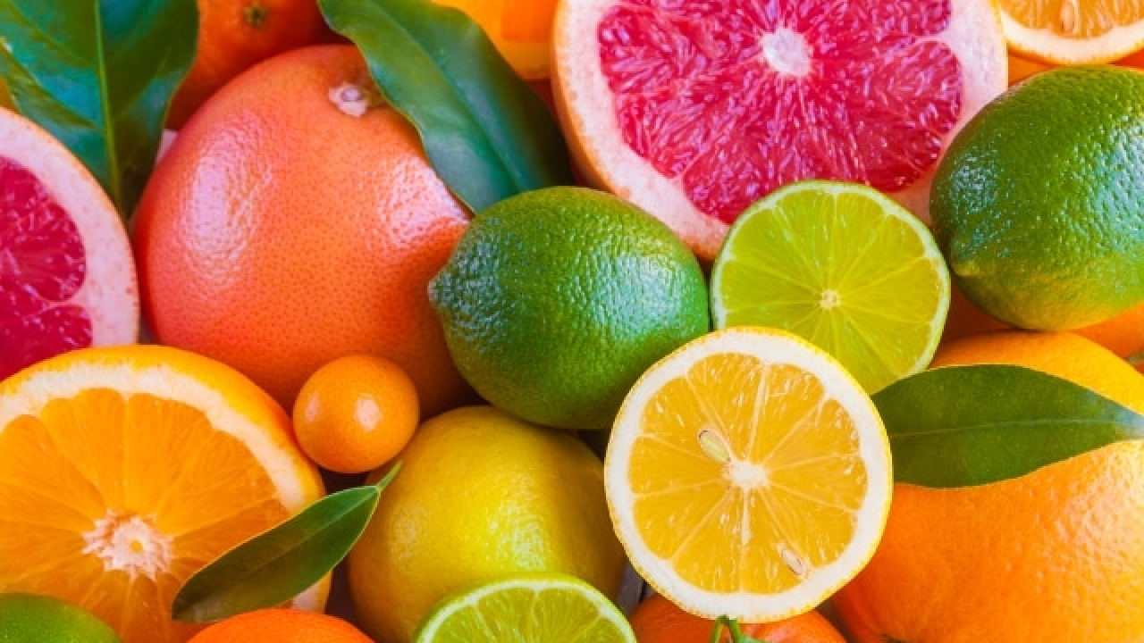   Các loại quả cam quýt cũng giàu vitamin C cần thiết cho tử cung khỏe mạnh  