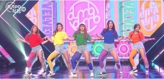 Loạt đồ xấu tệ của các idol: Red Velvet gặp stylist 'ác ma', ITZY cũng thảm không kém 4