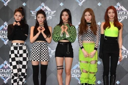 Loạt đồ xấu tệ của các idol: Red Velvet gặp stylist 'ác ma', ITZY cũng thảm không kém 7