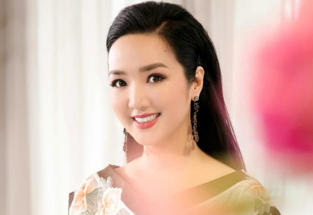Hoa hậu Giáng My khoe nhan sắc đẹp 'hack tuổi', body nuột nà ở tuổi 49 6