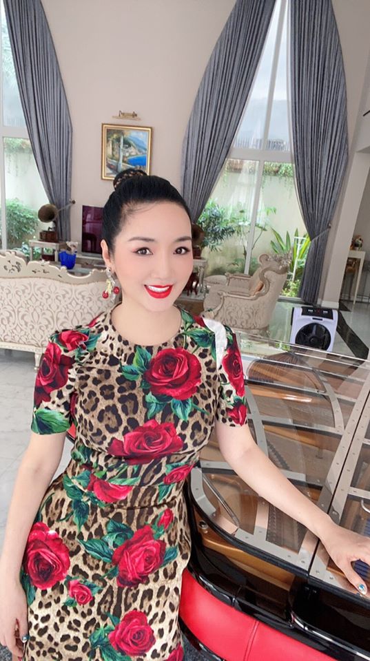 Hoa hậu Giáng My khoe nhan sắc đẹp 'hack tuổi', body nuột nà ở tuổi 49 0