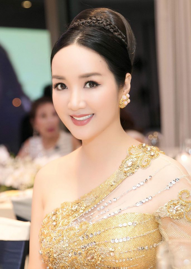 Hoa hậu Giáng My khoe nhan sắc đẹp 'hack tuổi', body nuột nà ở tuổi 49 5