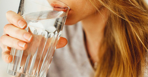   4 dấu hiệu bất thường sau khi uống nước cảnh báo sức khỏe có vấn đề cần đi khám ngay  