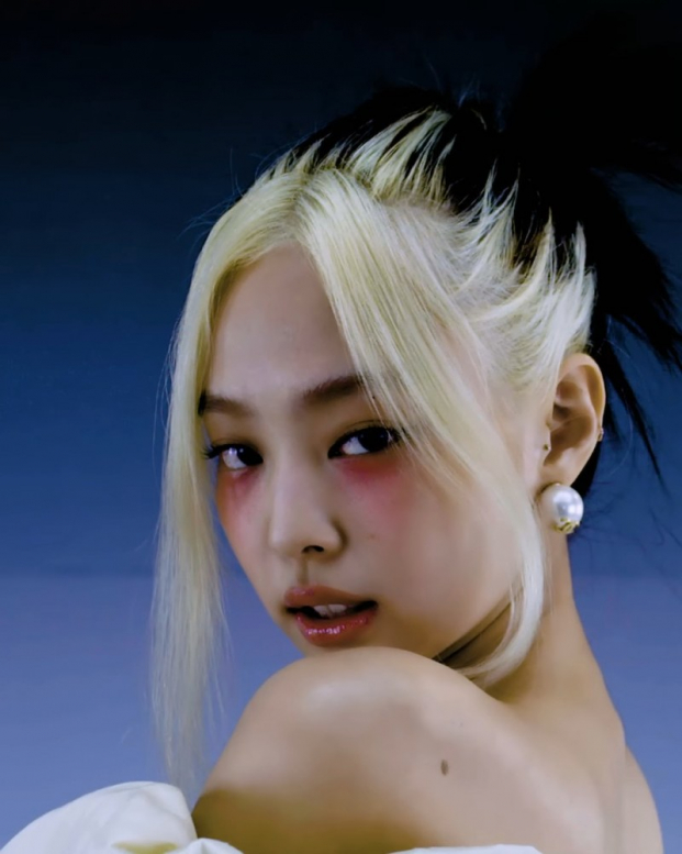 Jennie (BLACKPINK) - idol của hàng triệu người hâm mộ đã không ngừng thử nghiệm với những kiểu tóc độc đáo và thu hút mọi ánh nhìn. Hãy cùng ngắm lại những phong cách mới lạ nhất từ Jennie.