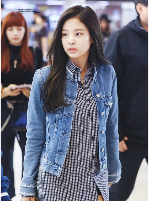 Jennie (BLACKPINK) xứng danh nàng thơ Chanel, đi sân bay mà ngỡ bước trên sàn runway 4