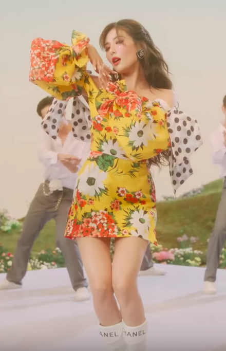 10 idol có trang phục biểu diễn đắt nhất Kpop: Jennie mặc đồ nửa tỷ, V chẳng kém cạnh 5