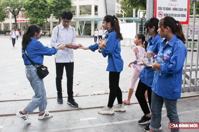 Đề thi tiếng Anh vào lớp 10 tại Hà Nội: Có thí sinh làm xong bài trong 15 phút 5