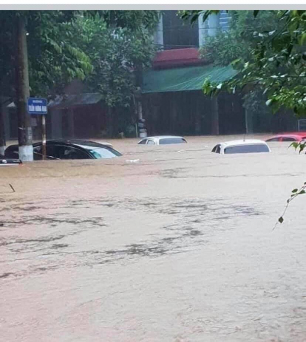   Thành phố Hà Giang ngập trong biển nước  