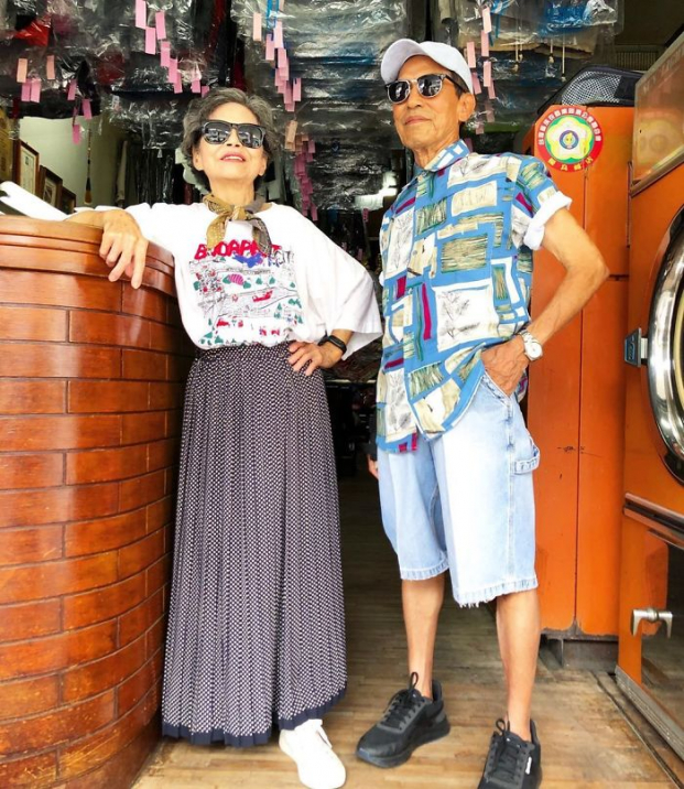 Mặc lại quần áo khách để quên, cặp vợ chồng già tiệm giặt là gây sốt mạng xã hội 2