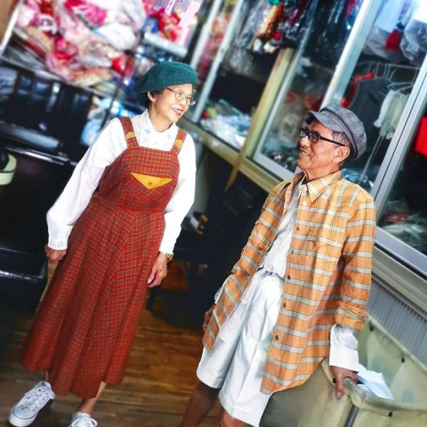 Mặc lại quần áo khách để quên, cặp vợ chồng già tiệm giặt là gây sốt mạng xã hội 8