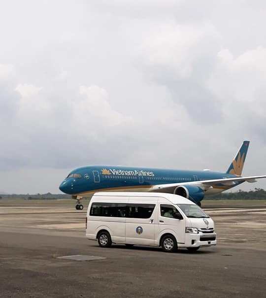   máy bay hạ cách lúc hơn 15 giờ chiều nay tại sân bay Nội Bài.  