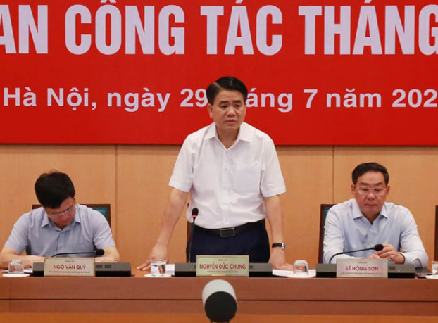  Chủ tịch Nguyễn Đức Chung chỉ đạo tại hội nghị.  