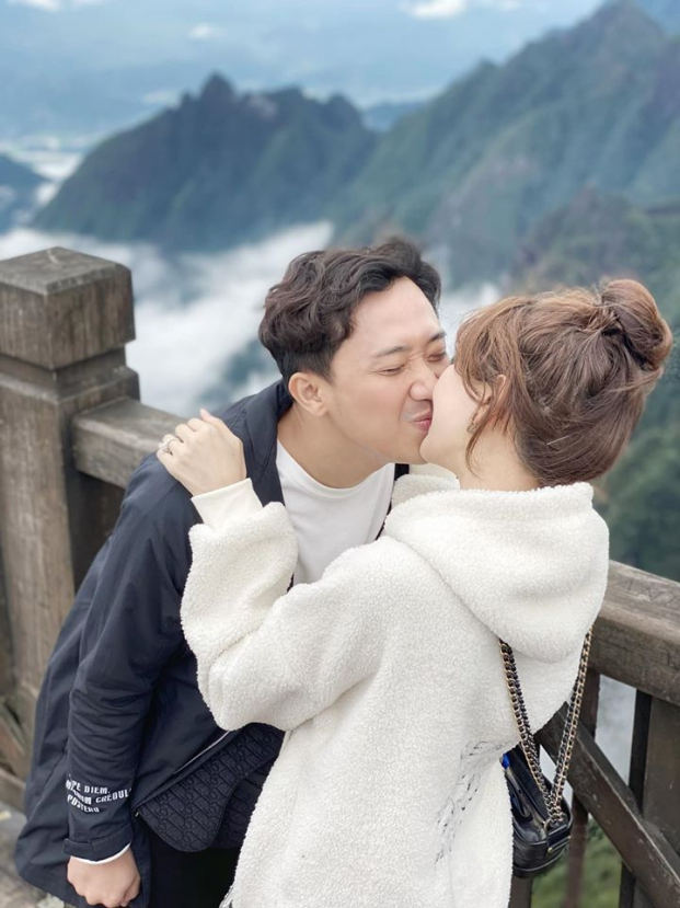   Hari Won - Trấn Thành hôn môi ngọt ngào trong chuyến du hí Sapa vừa qua  