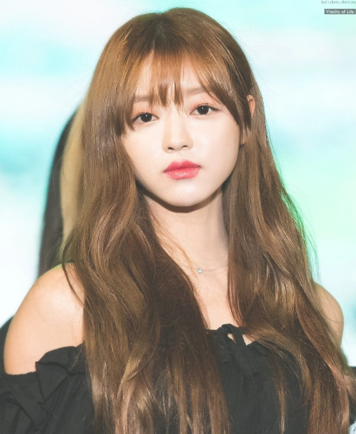 10 idol mặt nhỏ của Kpop: Người lọt thỏm trong khẩu trang, Jennie bánh bao vẫn lọt top 1