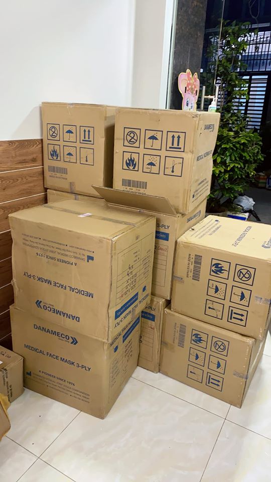 Lâm Khánh Chi mua 10 thùng khẩu trang tặng người hâm mộ chống dịch 2