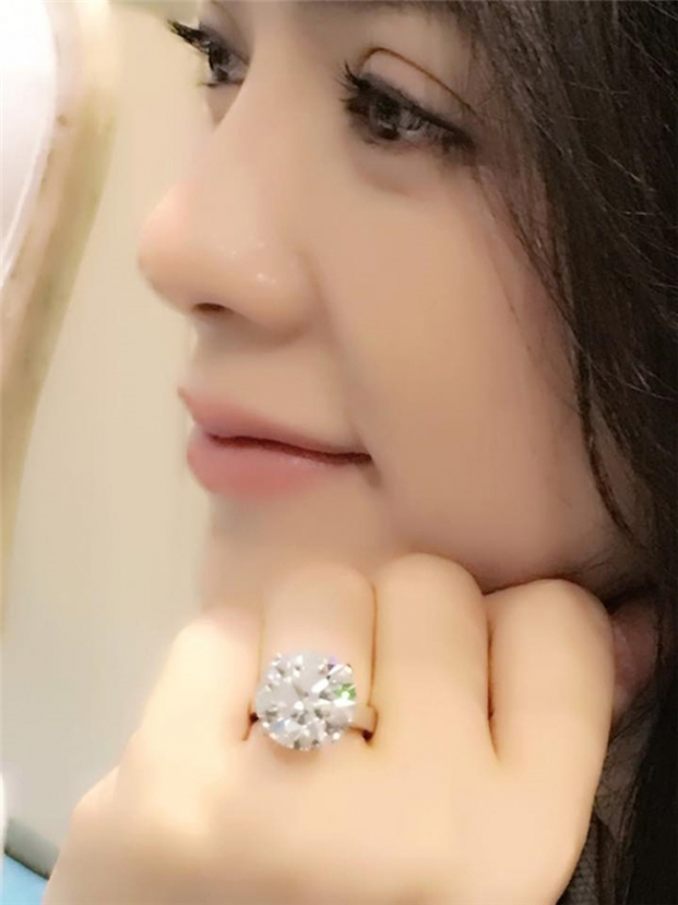 Sao Việt khoe nhẫn kim cương: Lệ Quyên cả bộ sưu tập chưa bằng 1 cái của Lý Nhã Kỳ 2