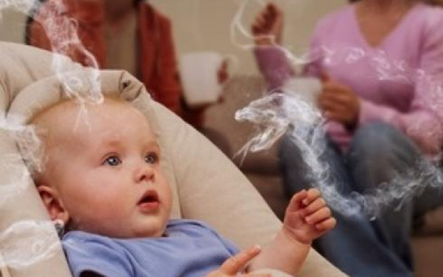   Trẻ sơ sinh mắc các bệnh về phổi trong 2 năm đầu nếu hít phải khói thuốc thường xuyên  