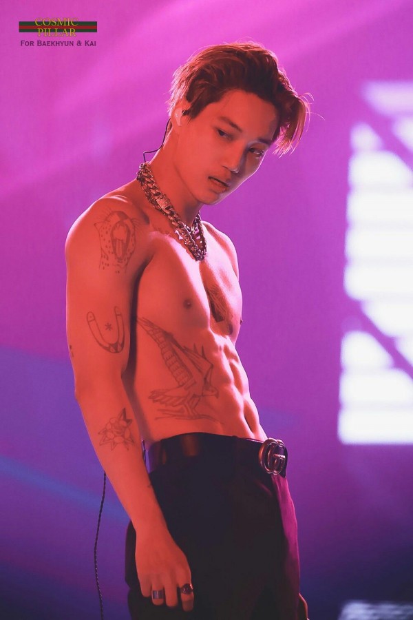 6 idol nam có body đẹp nhất 2020: Kai khoe abs sexy, múi bụng Jungkook làm fan khô máu 6